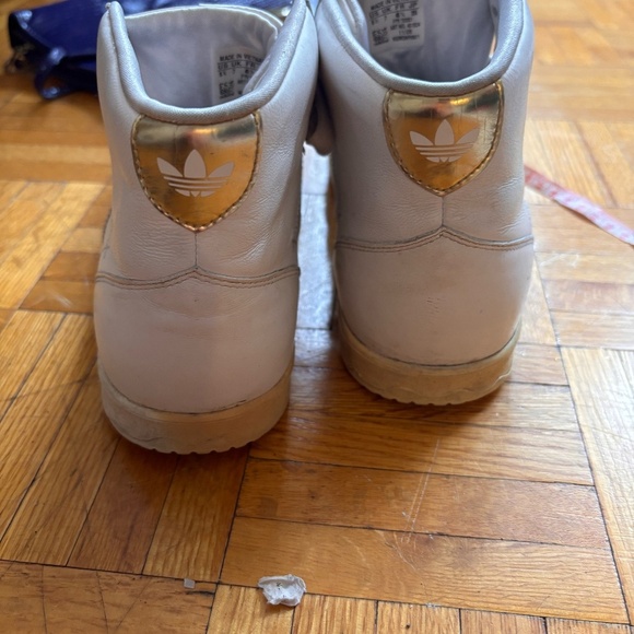 Adidas high top with gold accents - some scruffs but they are able to wash off - Picture 6 of 7
